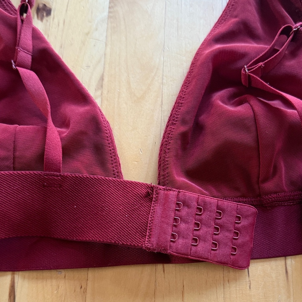 SKIMS Burgundy Bra - Picture 3 of 4